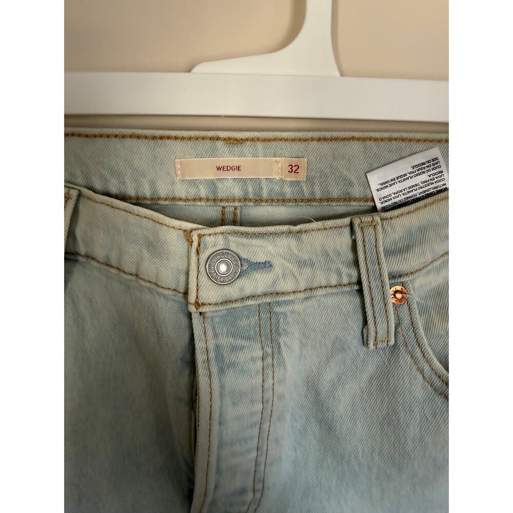 Women’s Light Blue Button-Fly Wedgie Levi’s Jeans Sz 32 Casual - Picture 4 of 10
